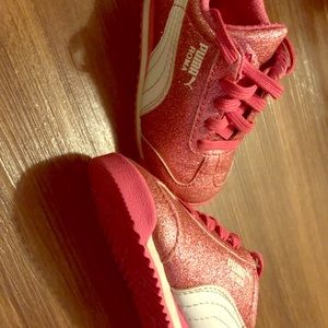 Pink pumas with sparkles!